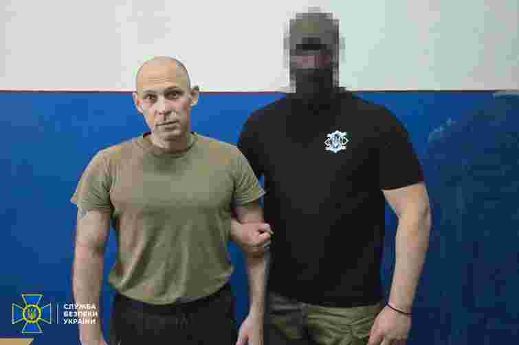 Полоненому окупанту оголосили підозру за розстріл військовополоненого українця