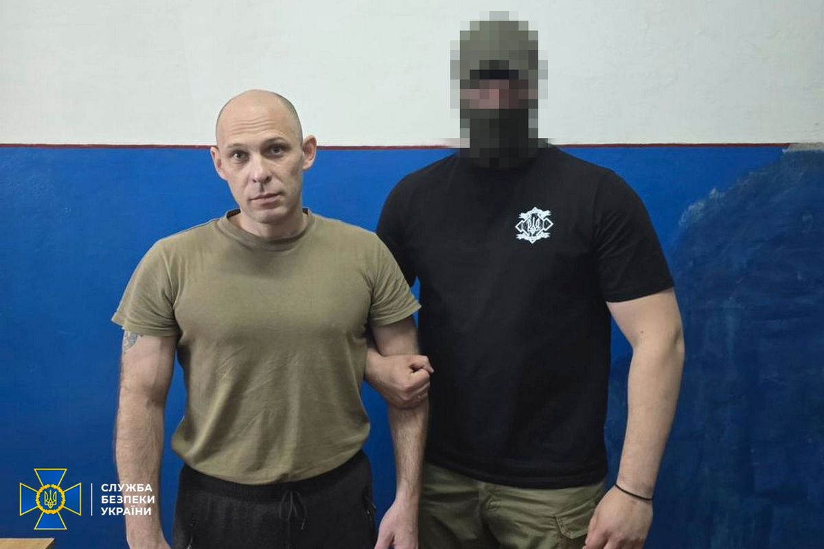 Полоненому окупанту оголосили підозру за розстріл військовополоненого українця