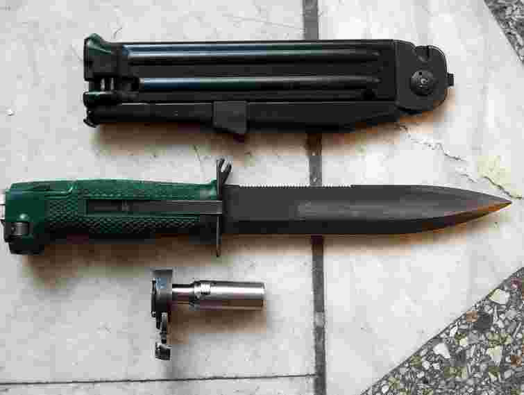 На Сумщині розвідники 225 полку затрофеїли унікальний російський ніж, що стріляє