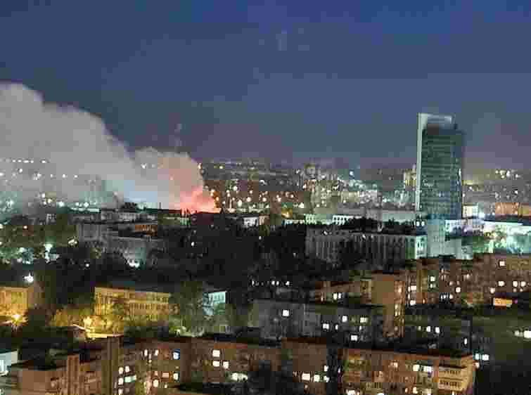 В окупованих Донецьку та Луганську вночі лунали вибухи та сталися пожежі 