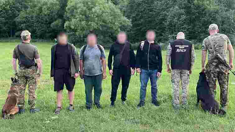 На Буковині прикордонники з собаками затримали ухилянтів з трьох областей України