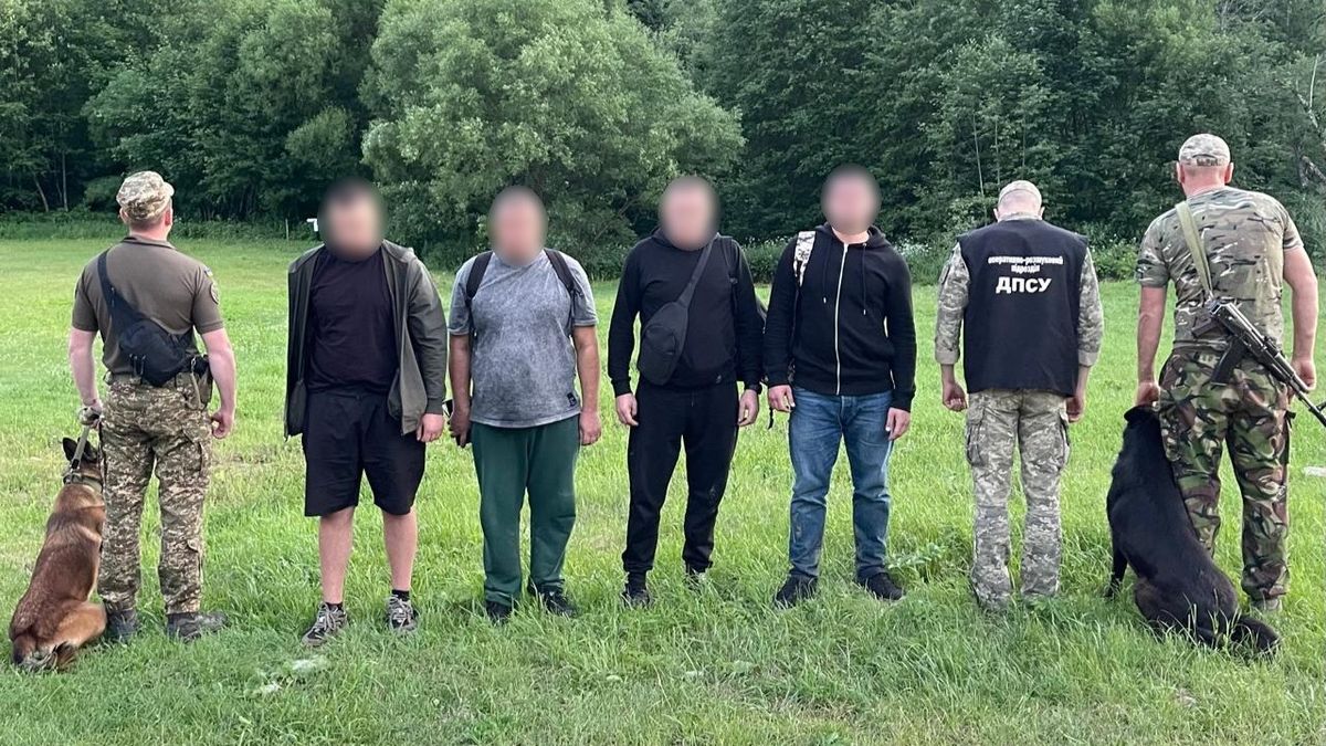 На Буковині прикордонники з собаками затримали ухилянтів з трьох областей України