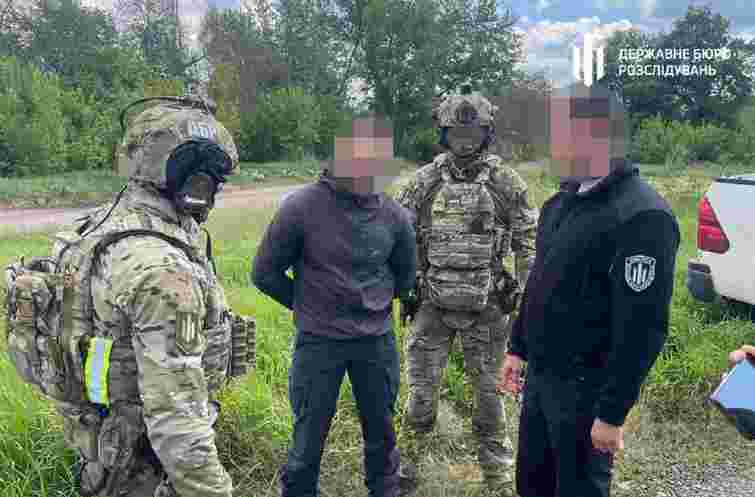 На Донеччині викрили військового на продажі вкраденої з частини зброї