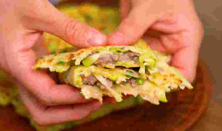 Чебуреки з кабачкового тіста. Рецепт дня