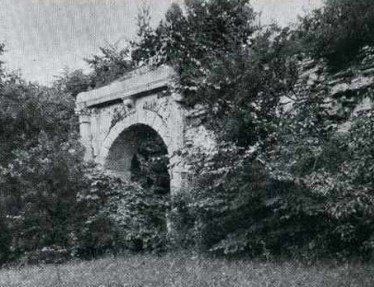 Портал замку (зі сайту «Замки»)