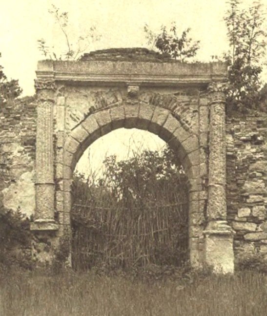 Портал брами замку, 1919 рік (фото Мечислава Орловича)