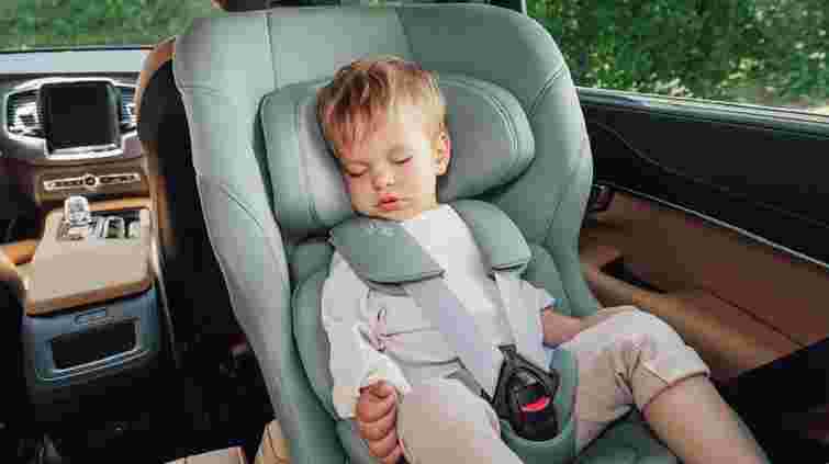 Чому у спеку не можна залишати дитину в авто навіть на хвилину