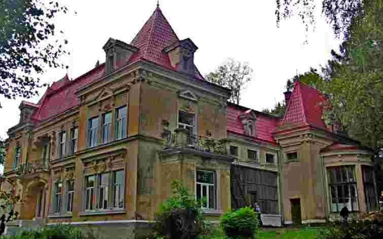 Ексголовний лікар на Львівщині уник покарання за зайво виплачені 800 тис. грн зарплати