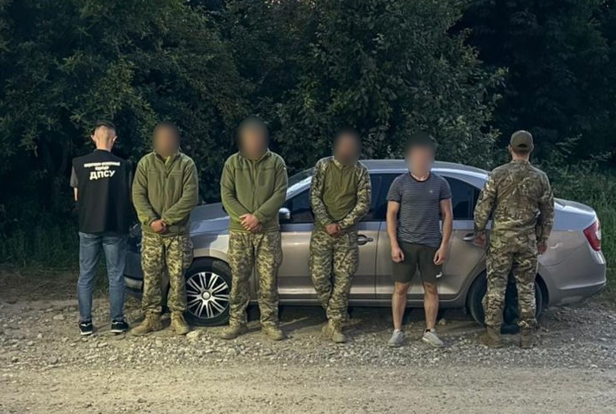 На Буковині затримали групу ухилянтів у військовій формі