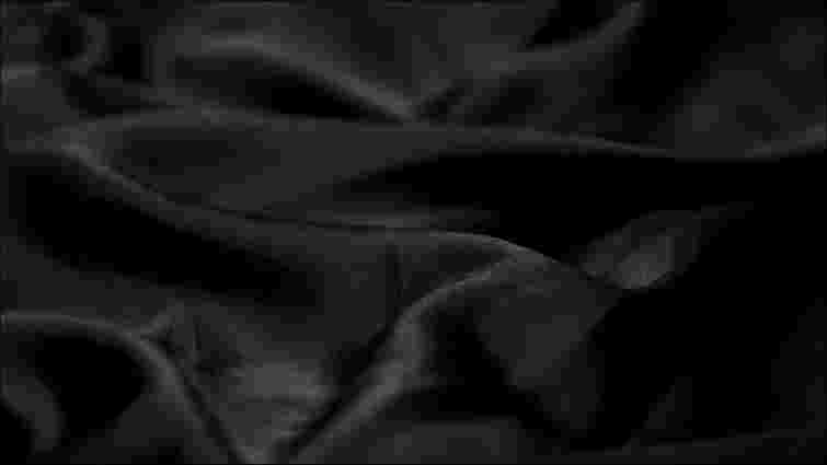 Зберегти насичений чорний колір одягу дужке легко: лише памʼятайте ці правила прання