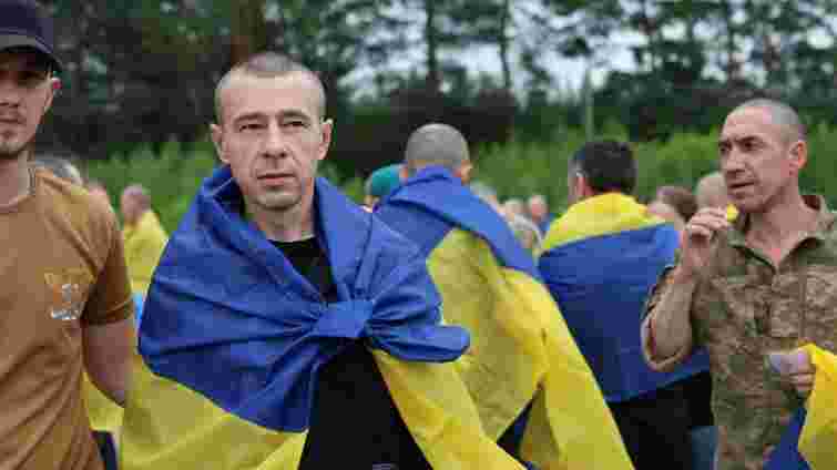 Україна повернула ще одну групу військових та цивільних з російського полону 
