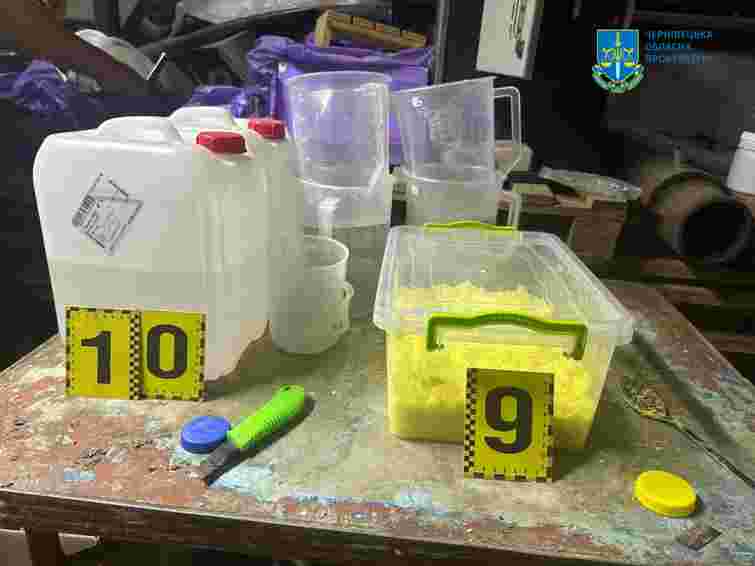 На околиці Чернівців виявили лабораторію з виробництва амфетаміну