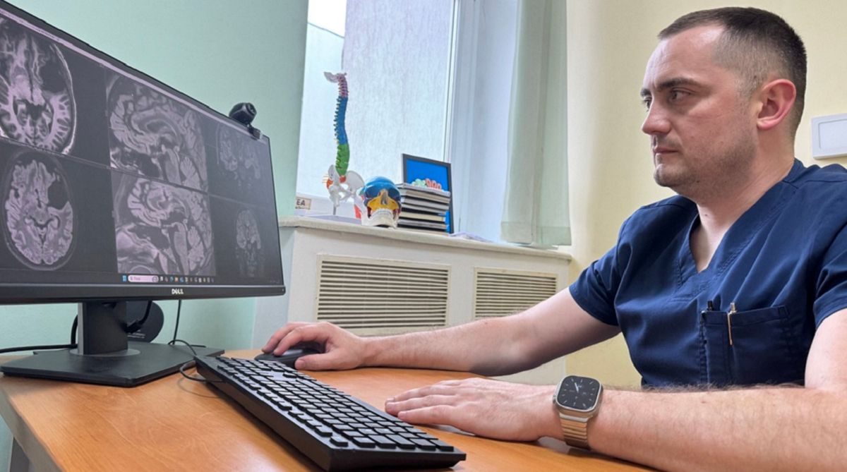 Нейрохірурги зі Львова допомогли одужати підлітку із рідкісною патологією головного мозку
