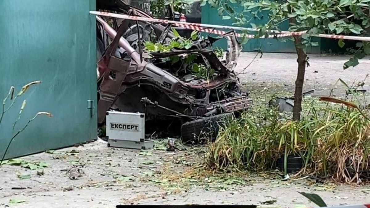 В Одесі підірвали автомобіль з чоловіком, СБУ відкрила справу про теракт