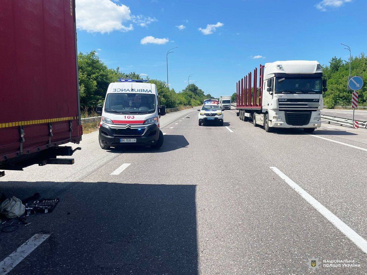 На Рівненщині 70-річний водій Audi на смерть збив 49-річного чоловіка