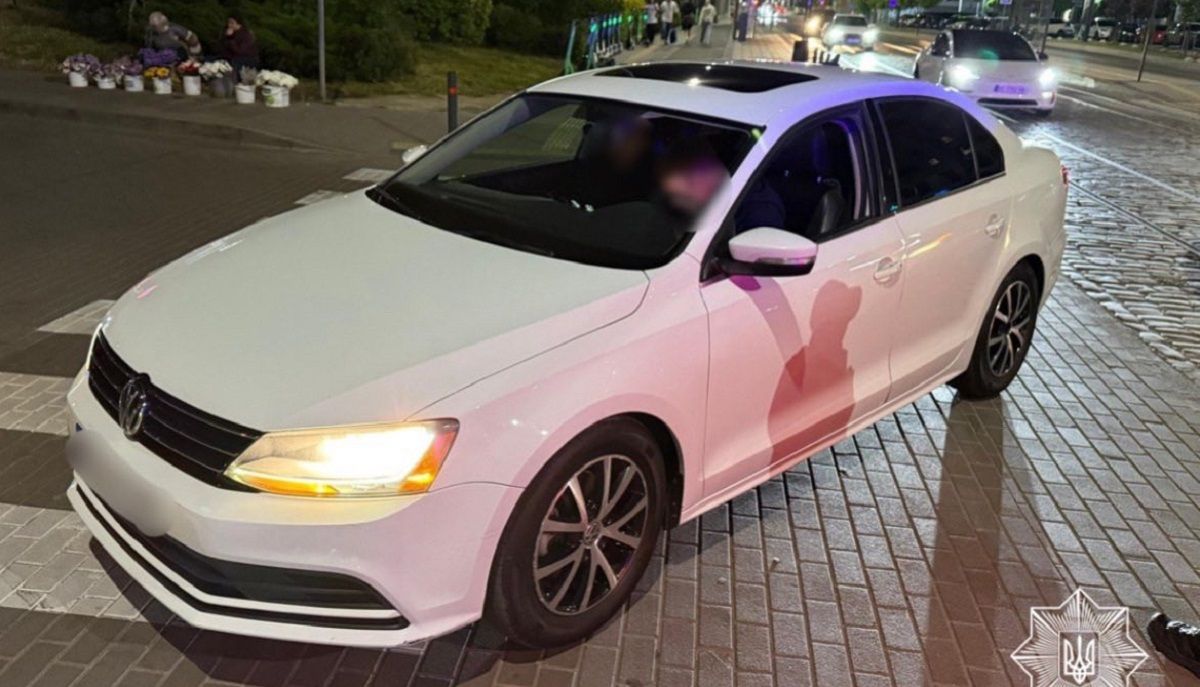 Поліцейські оштрафували львів'янку, яка посадила за кермо 15-річного сина