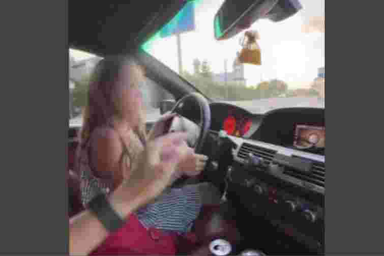 Львівська поліція вдруге затримала батька, який знову посадив 8-річну доньку за кермо BMW