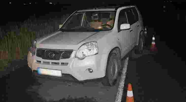 На Львівщині водій кросовера на смерть переїхав пенсіонерку, яка лежала на дорозі