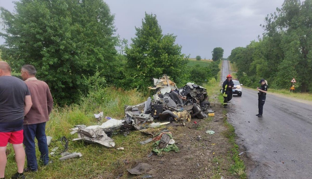 У смертельній аварії на Тернопільщині загинуло четверо пасажирів легковика