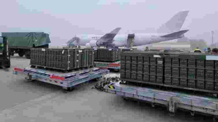 США вже відновили деякі поставки озброєння для України після паузи, – Reuters