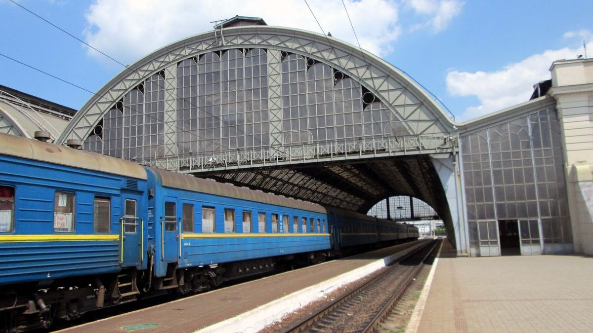 «Укрзалізниця» призначила додатковий поїзд зі Львова до Чопа