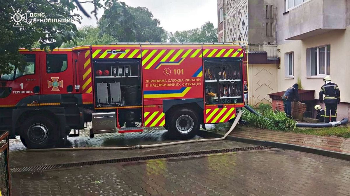 У Тернополі через негоду підтопило вулиці, будинки та автомобілі