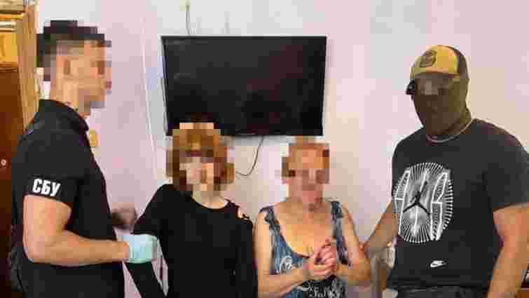 Одеситка з 13-річною донькою знищили військовий евакуаційний автомобіль
