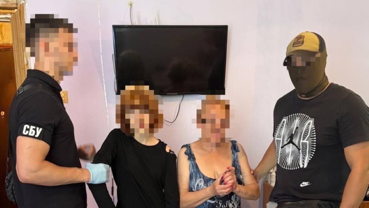 Одеситка з 13-річною донькою знищили військовий евакуаційний автомобіль
