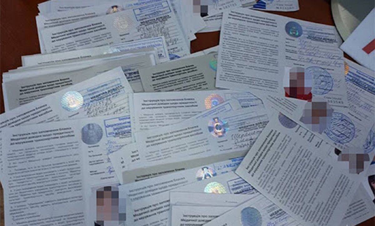 На Львівщині автоінструктора покарали за продаж медичних довідок для водіння