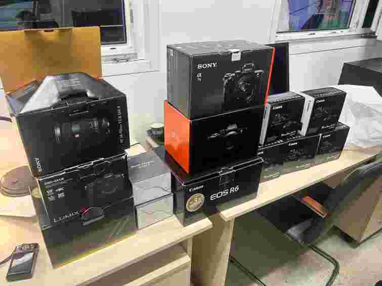 Закарпатські митники вилучили у харків’янина партію фотоапаратів на 400 тис. грн