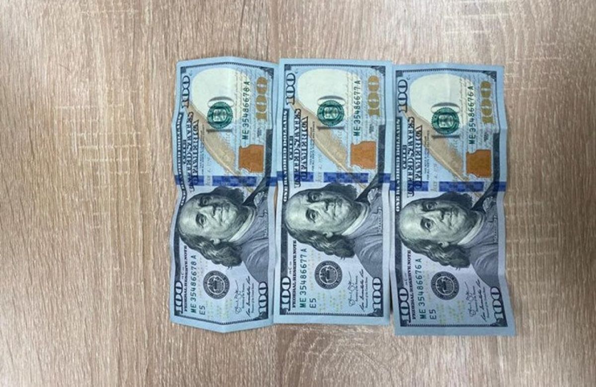 Викладачка Чернівецького коледжу вимагала 300 доларів хабаря від вступника