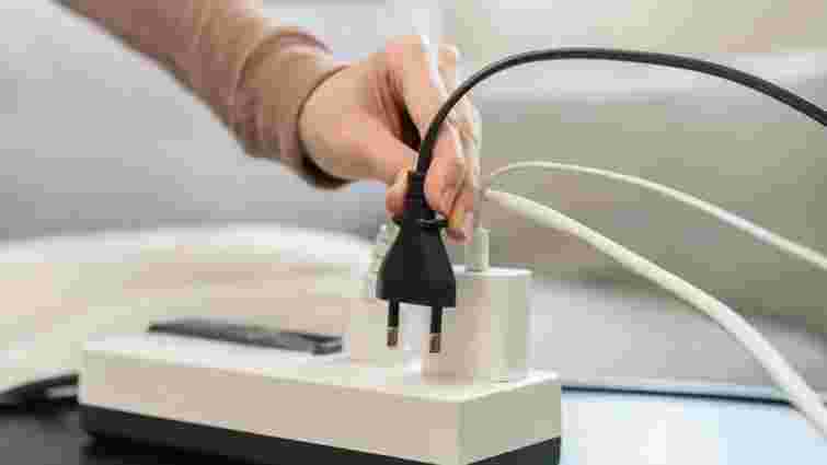 230 вольт замість 220: чи подорожчає електрика після синхронізації енергосистеми з європейською