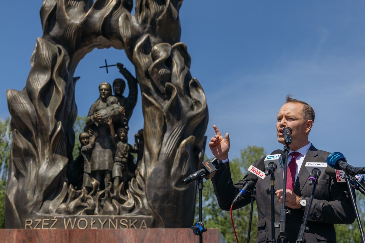 Навроцький закликав Зеленського дозволити масштабні ексгумації на Волині
