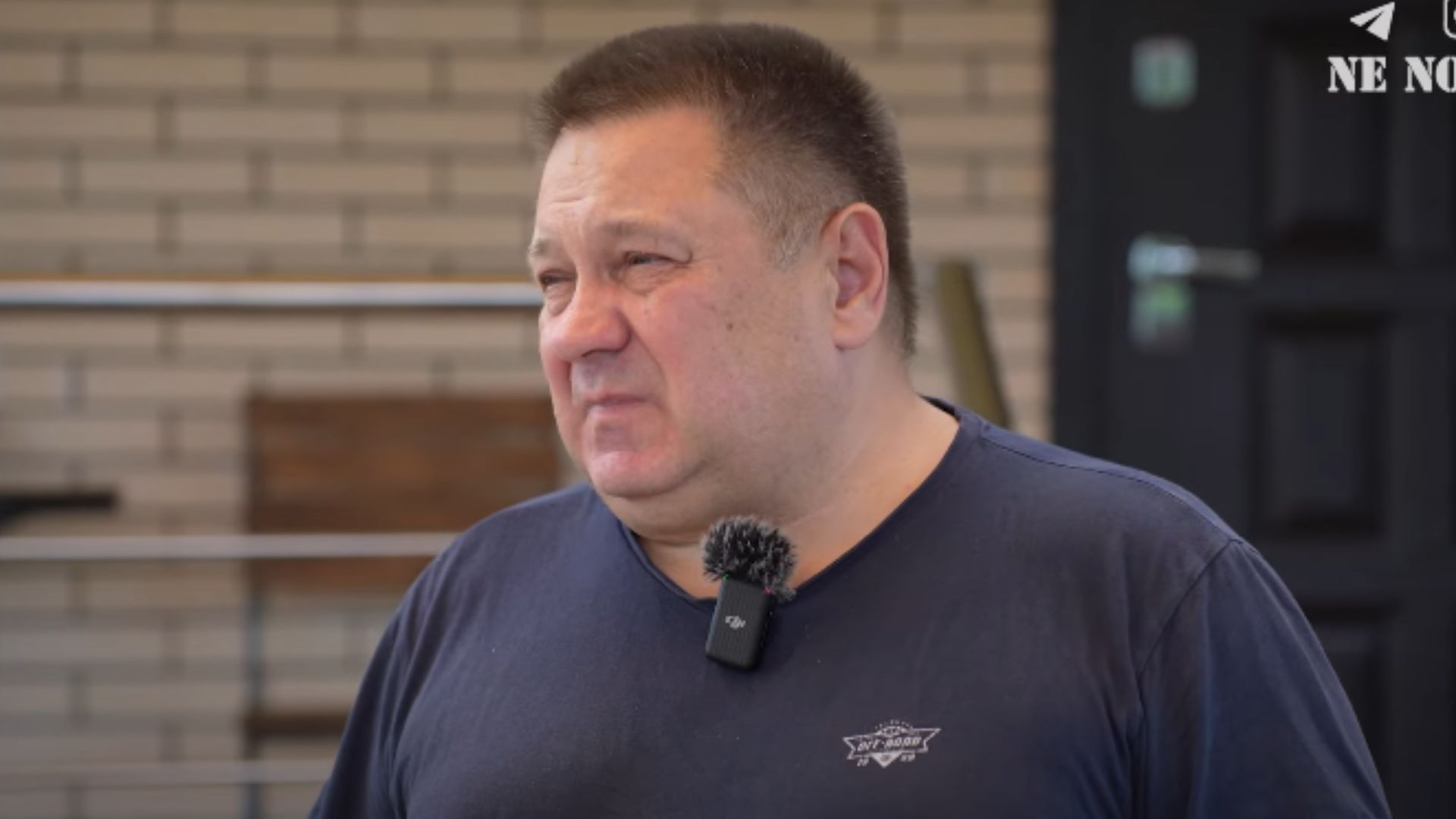 Ігор називає себе «біженцем з Херсона». Скриншот з відео