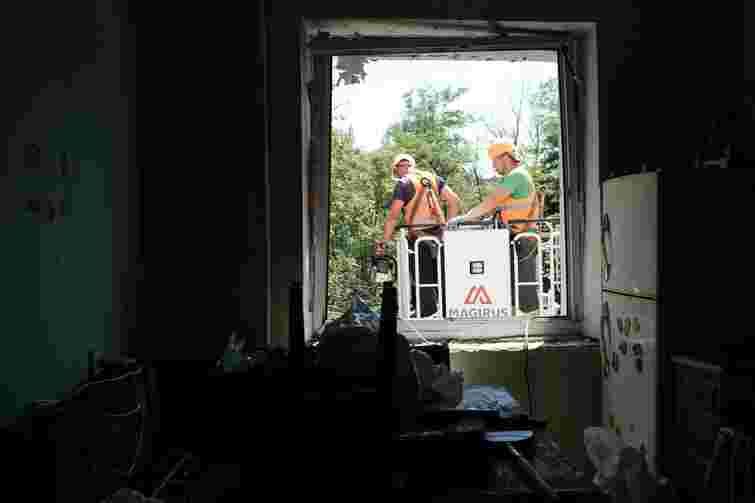 Через ракетну атаку в Чернівцях пошкоджено понад 100 квартир