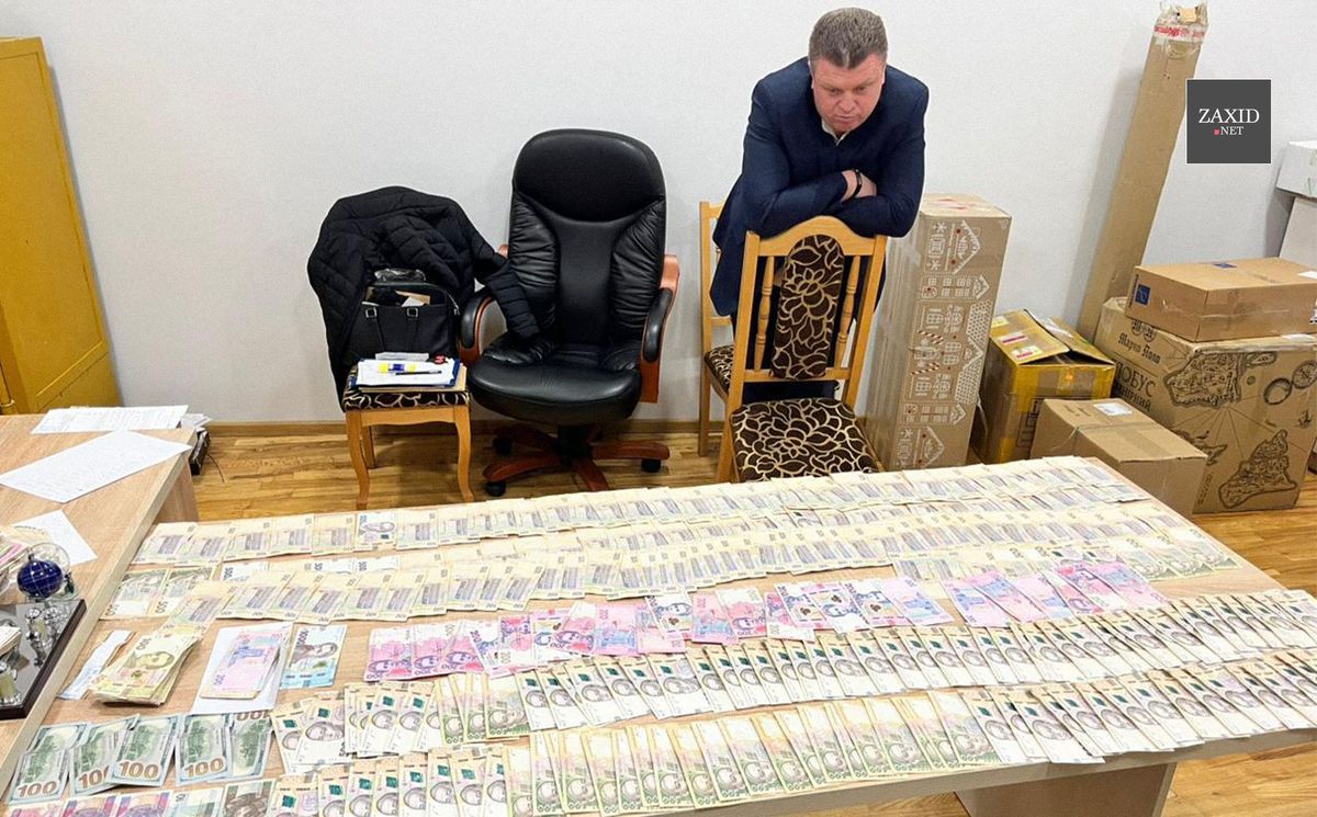 Затриманий на хабарі 800 тис. грн начальник освіти Яворова повернувся на роботу