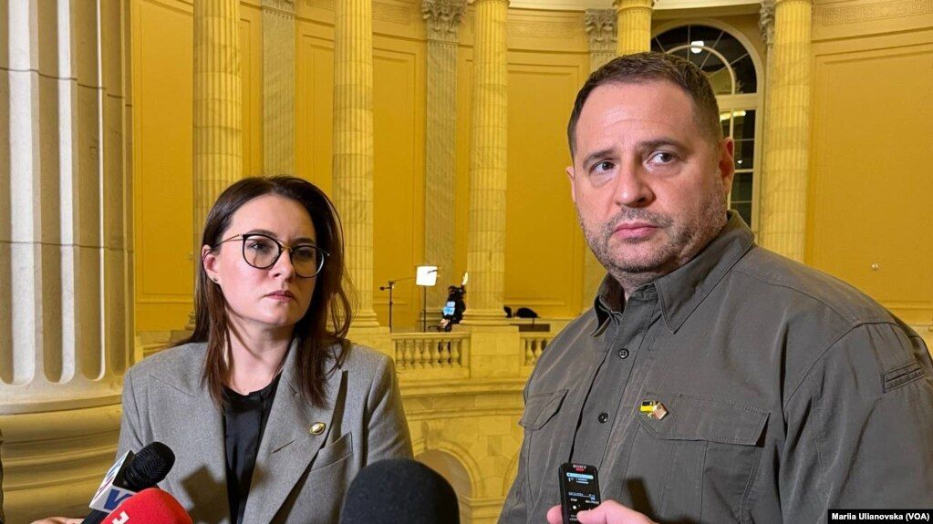 Свириденко та Єрмак під час візиту до Конгресу 14 листопада 2023 року. Фото «Голосу Америки» 