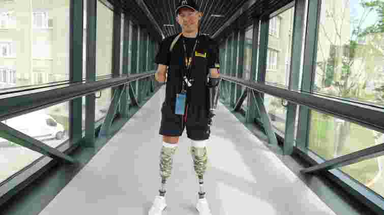 40-річний ветеран з Львівщини самостійно водить авто попри ампутацію рук та ніг