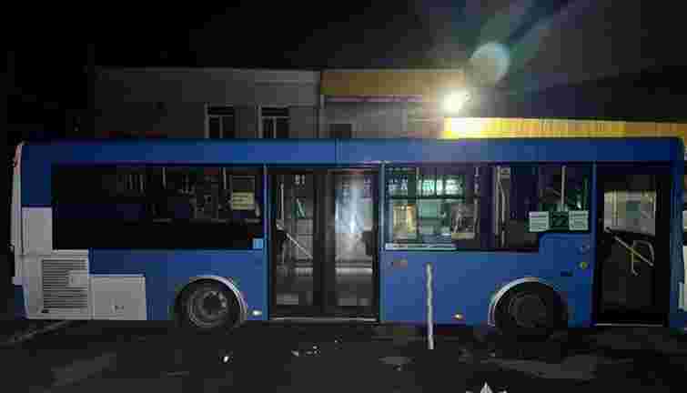 У Тернополі двері автобуса затисли і зламали жінці ногу