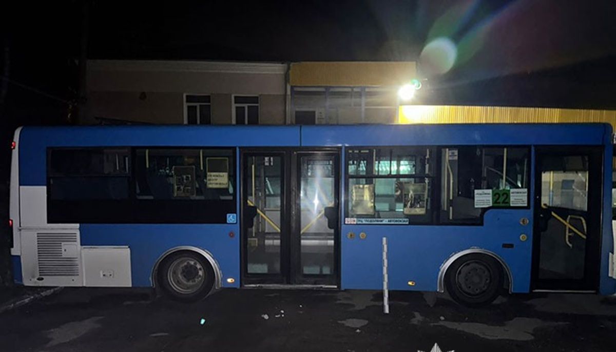 У Тернополі двері автобуса затисли і зламали жінці ногу