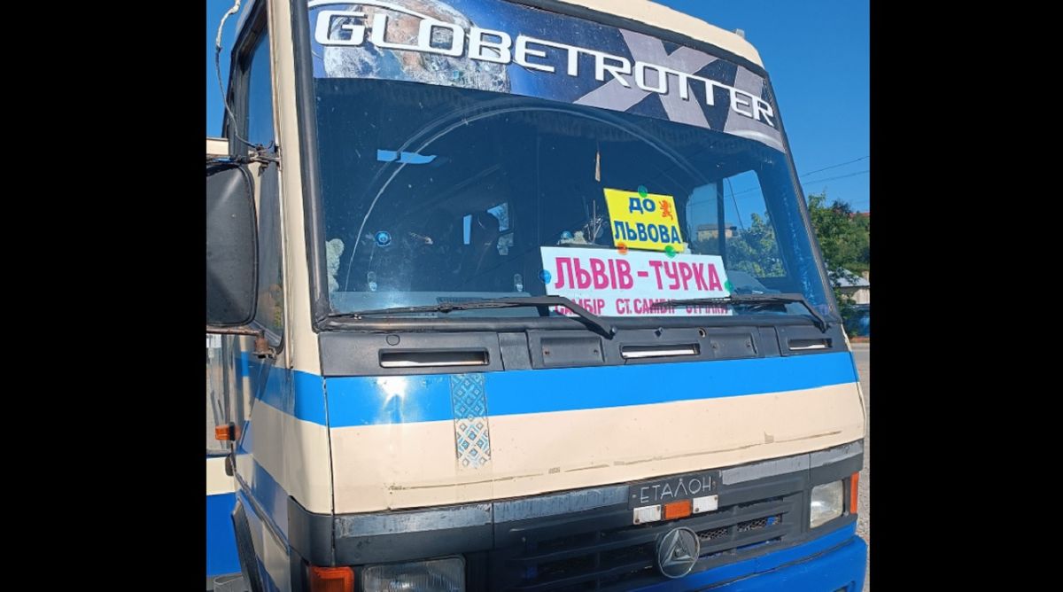 Водія маршрутки на Львівщині звільнили з роботи через відмову перевозити ветерана