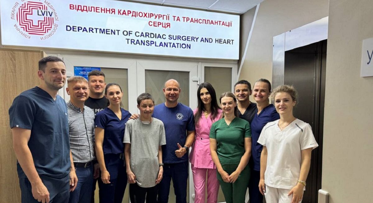 Кардіохірурги Львова впродовж 52 годин двічі пересадили серце 20-річному мешканцю Львівщини