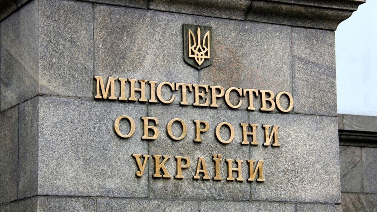 Експосадовець Міноборони отримав підозру за масштабні збитки на мільярдних контрактах 