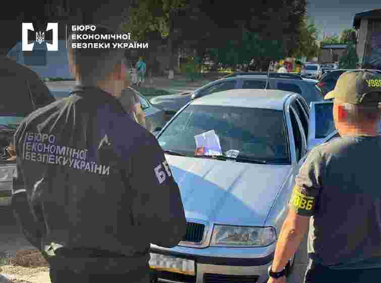 На Львівщині викрили схему ввезення понад 300 автомобілів під виглядом гуманітарної допомоги