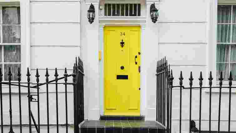 Дуже невдалий вибір: який колір дверей зіпсує вид вашого фасаду Дуже невдалий вибір: який колір дверей зіпсує вид вашого фасаду