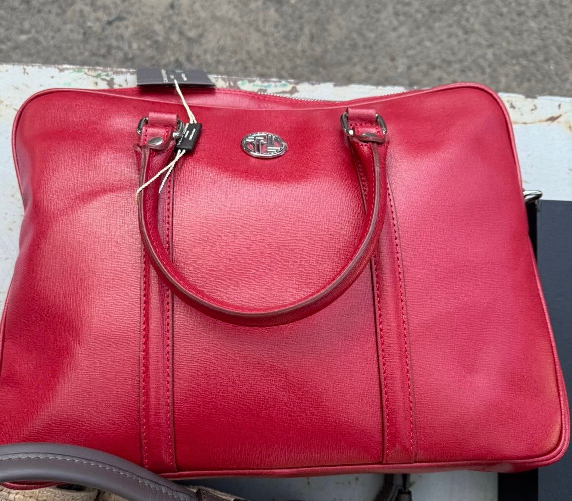 Водійка мікроавтобуса намагалася ввезти дороговартісні речі з Польщі (фото митниці)