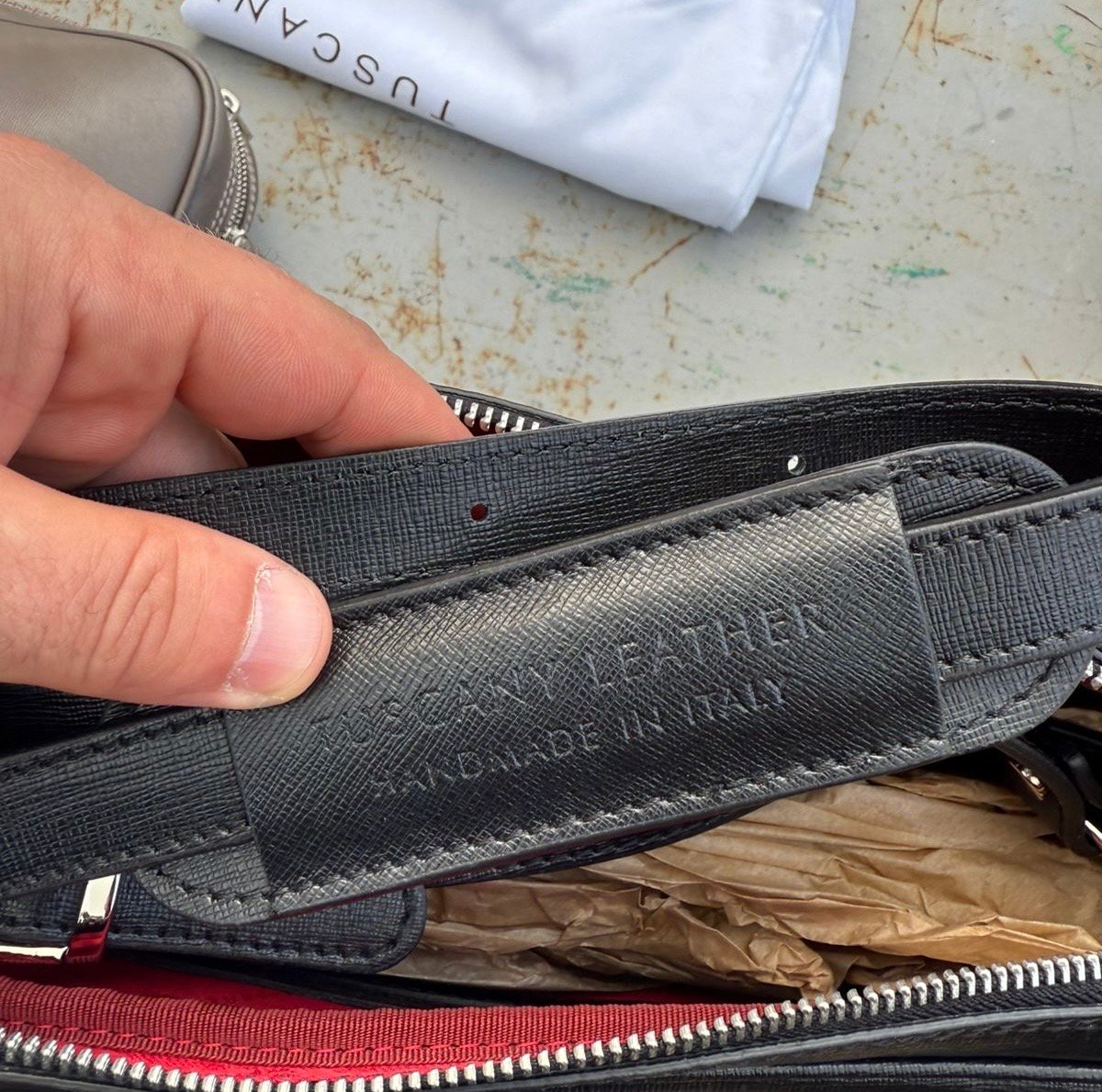 Водійка мікроавтобуса намагалася ввезти дороговартісні речі з Польщі (фото митниці)