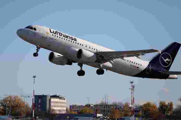 Через масштабний збій у польських аеропортах не можуть злітати літаки