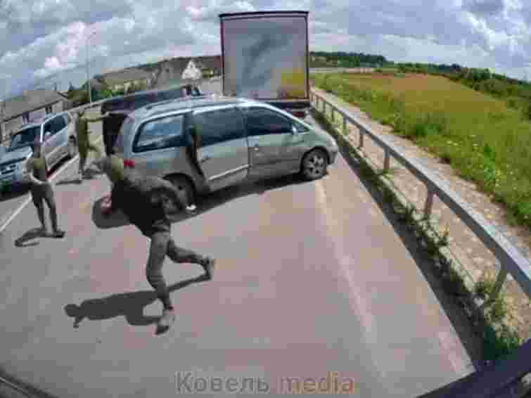 На Волині чоловік із лопатою напав на військовослужбовця ТЦК