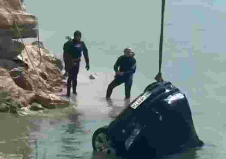 Автомобіль BMW X5 злетів у Ясниський карʼєр, є загиблий